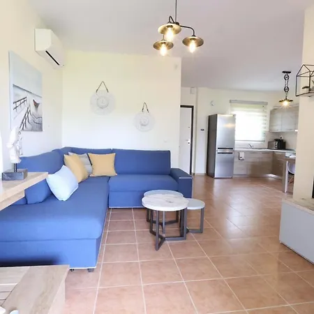 Anemi Beach, Seafront