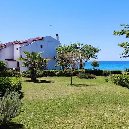 Anemi Beach, Seafront Holiday home *